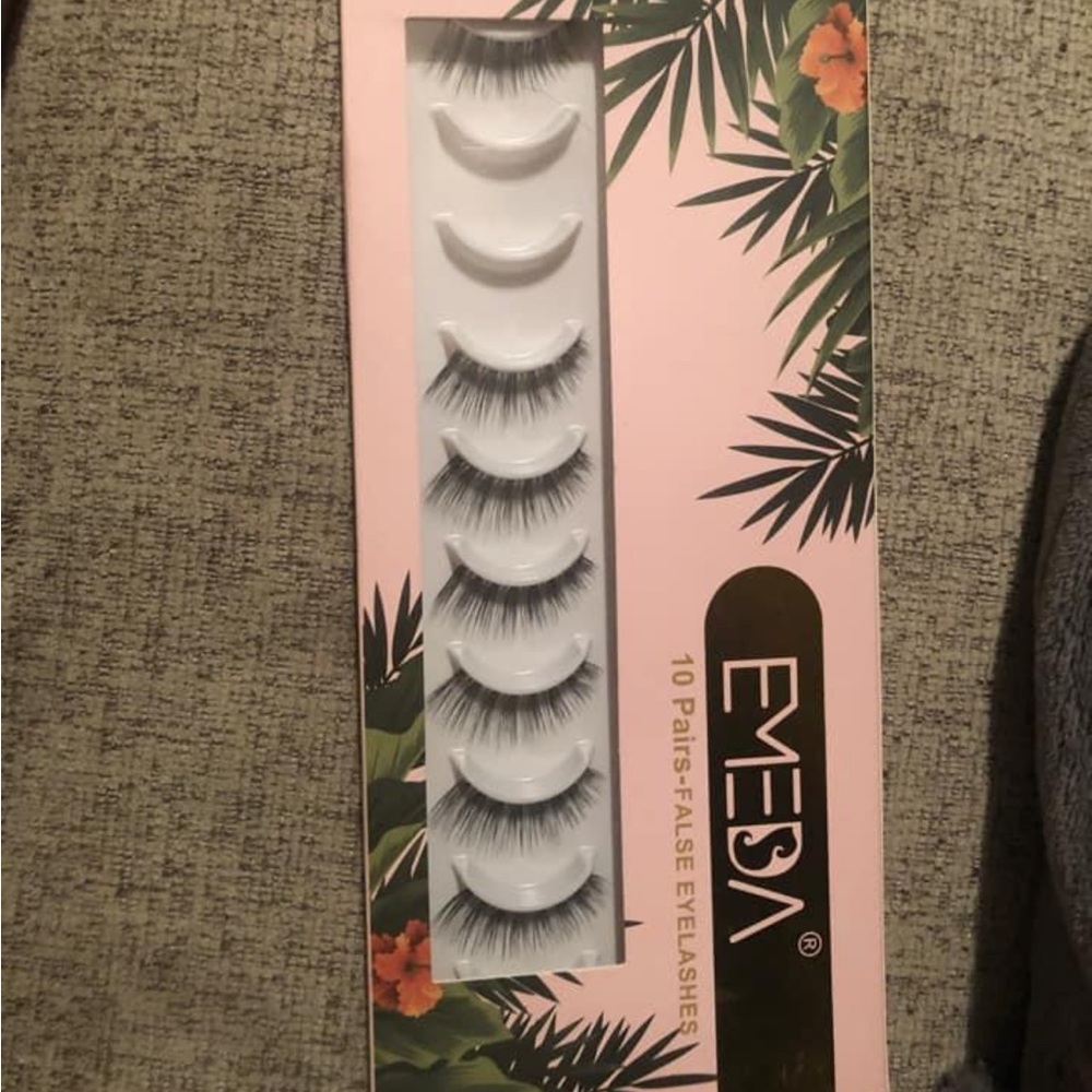 Eyelashes never used